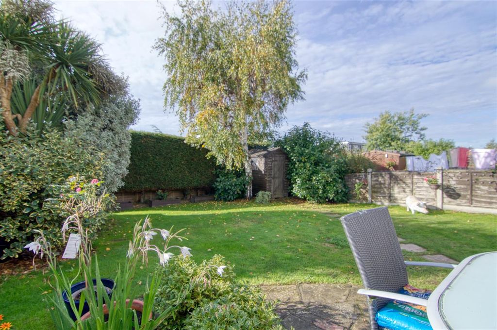 Property photo 2 of 18 Garden