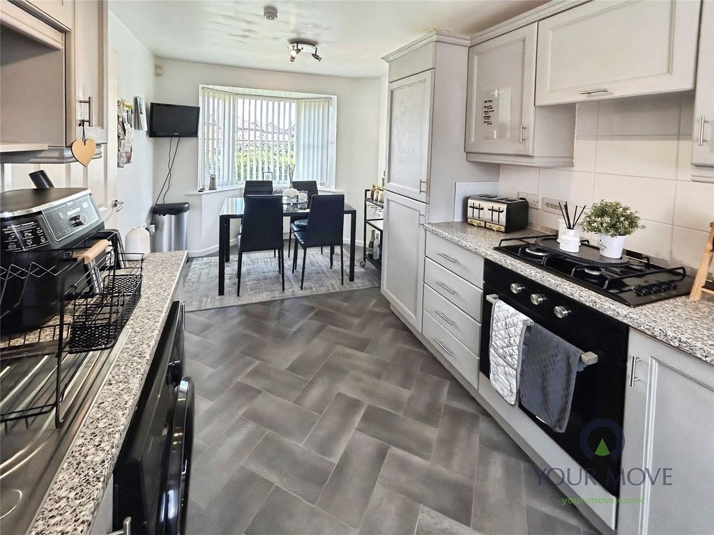 Property photo 3 of 14 Dining Kitchen
