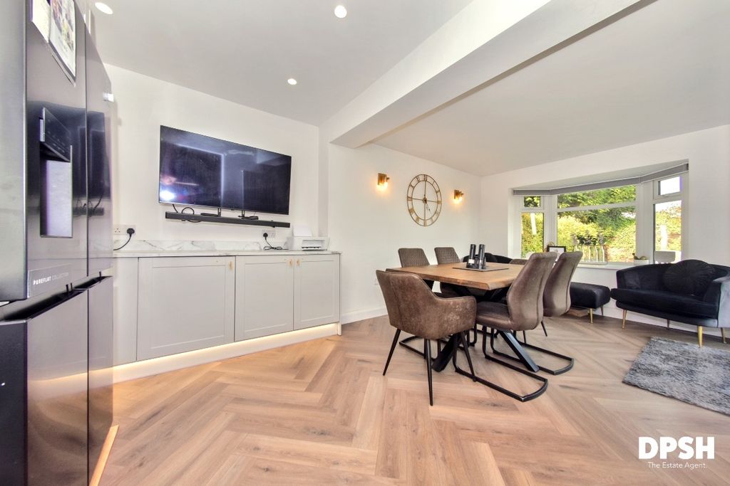 Property photo 3 of 28