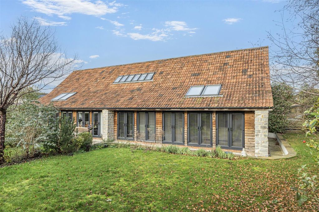 Property photo 1 of 40 Rear