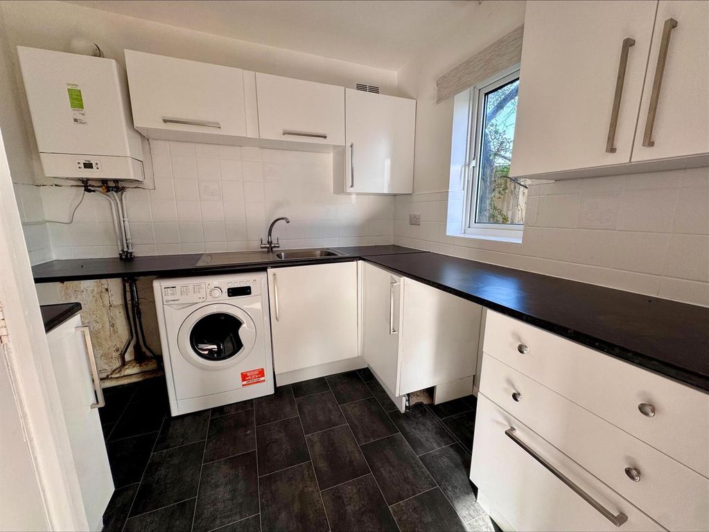 Property photo 3 of 5 Kitchen