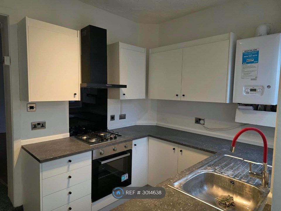 Property photo 3 of 8 Kitchen