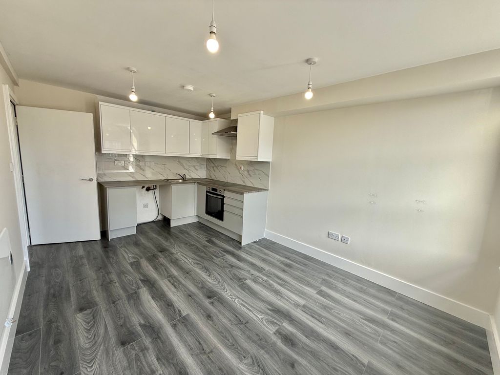 Property photo 3 of 6 Kitchen