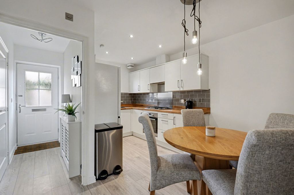 Property photo 3 of 24