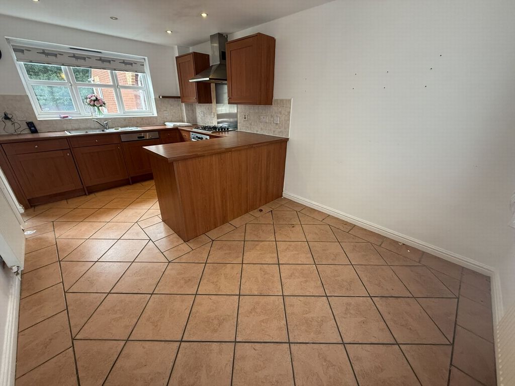 Property photo 2 of 9 Kitchen