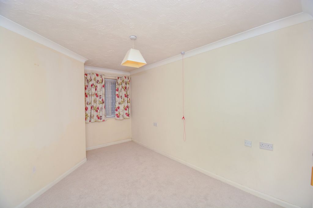 Property photo 3 of 11 Bedroom