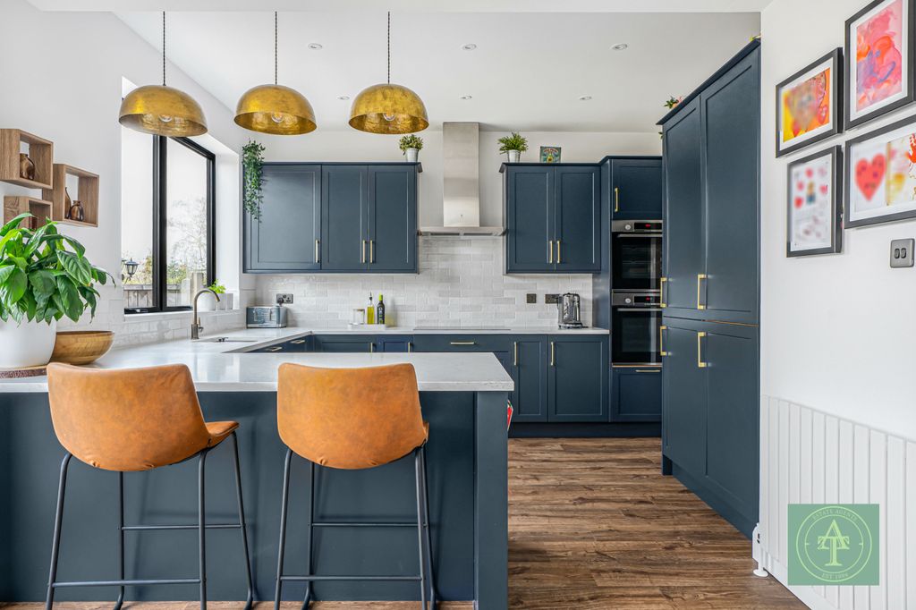 Property photo 3 of 29 Gallery