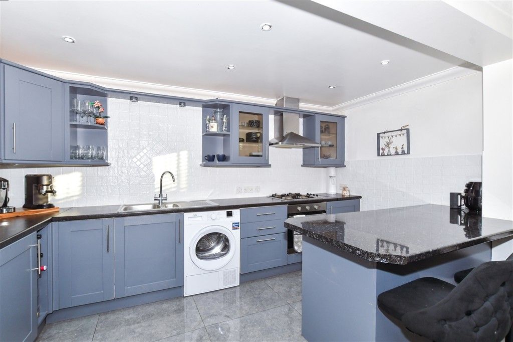 Property photo 1 of 10 Kitchen