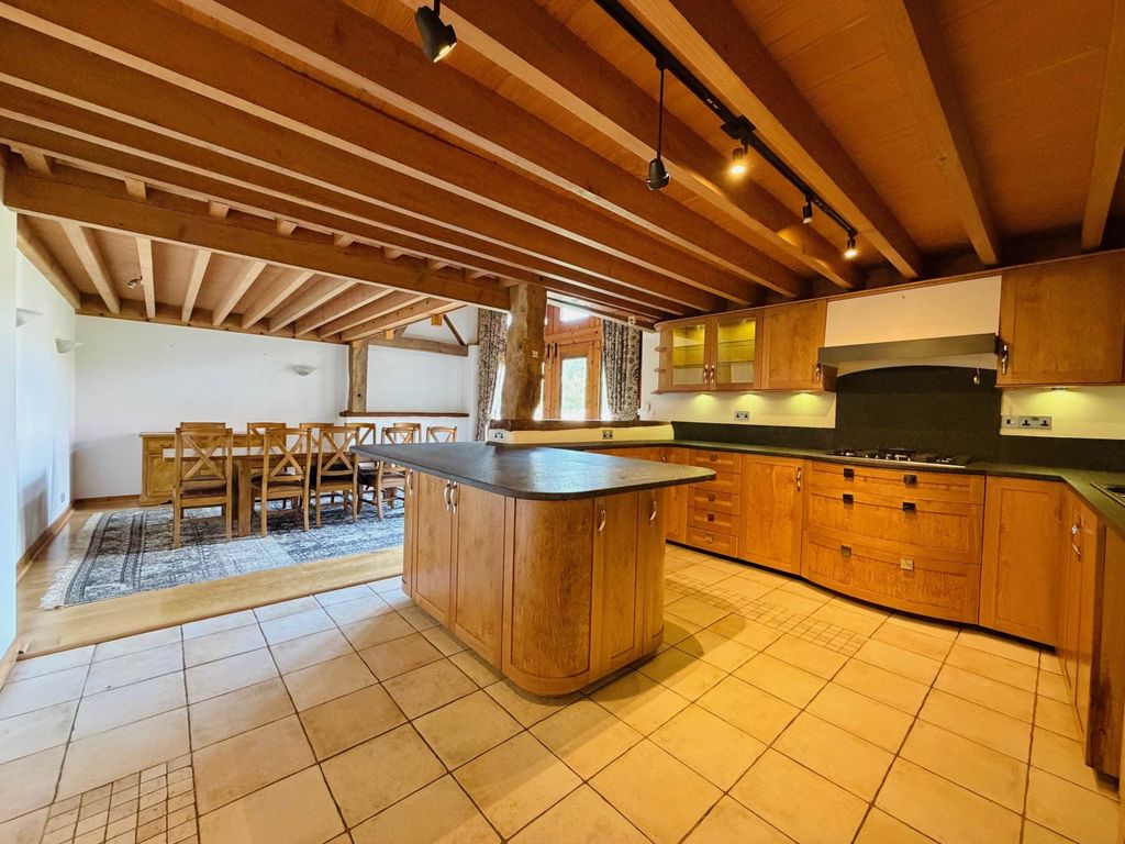 Property photo 2 of 30