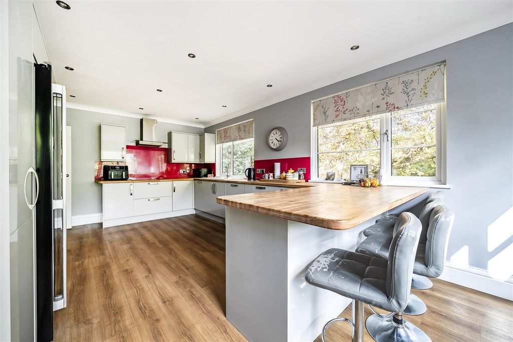 Property photo 3 of 27 1341719-14-68Ade57258646.Jpg