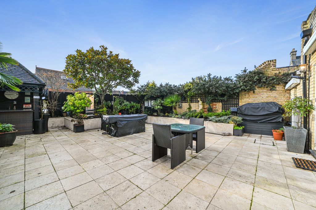 Property photo 3 of 35 Ht-Fc(Col)-48Creffieldroad-23