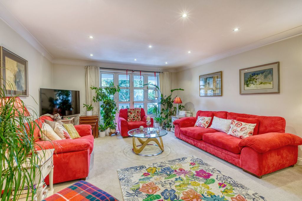 Property photo 3 of 27