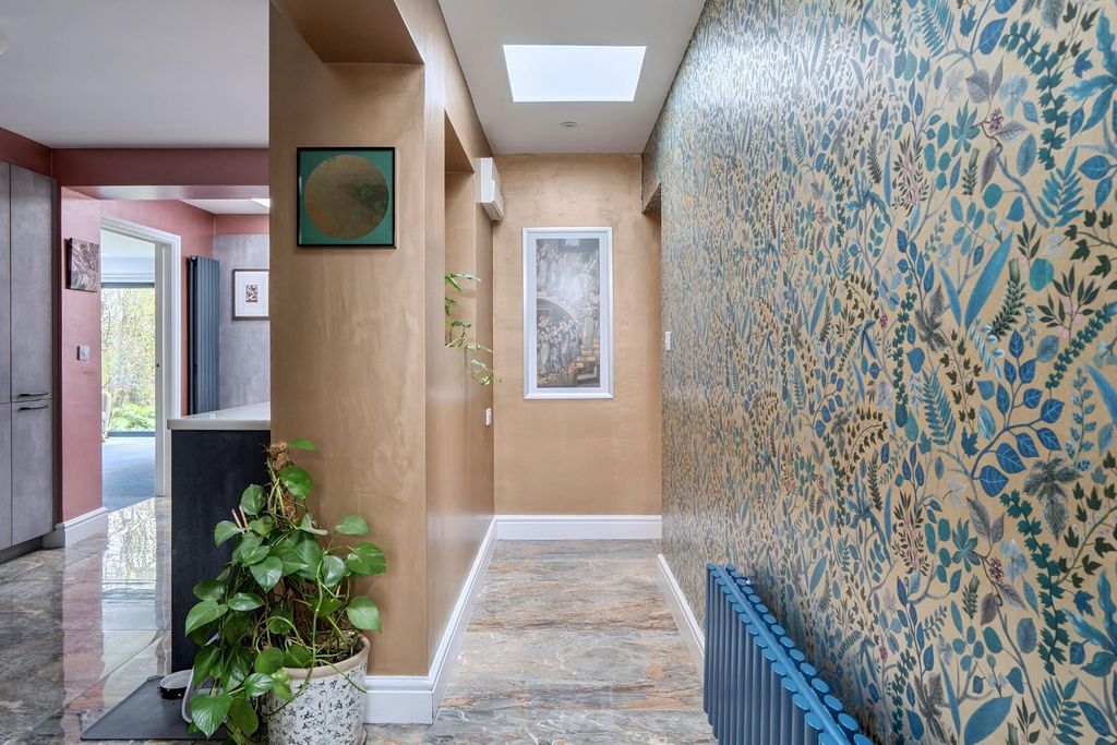 Property photo 3 of 22 1429370-12-69B83d527002c.Jpg