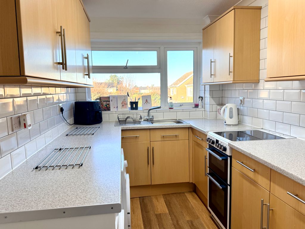 Property photo 2 of 8 Kitchen