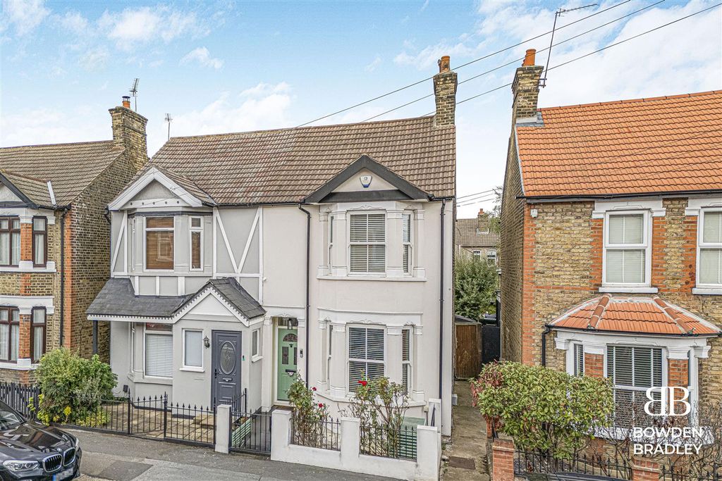 Property photo 1 of 17 Front