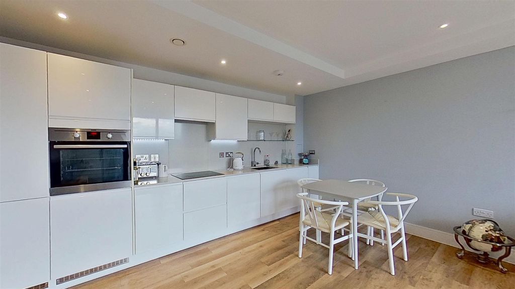 Property photo 2 of 19 George-View-Knaresborough-Drive-Sw18-01222026_1449