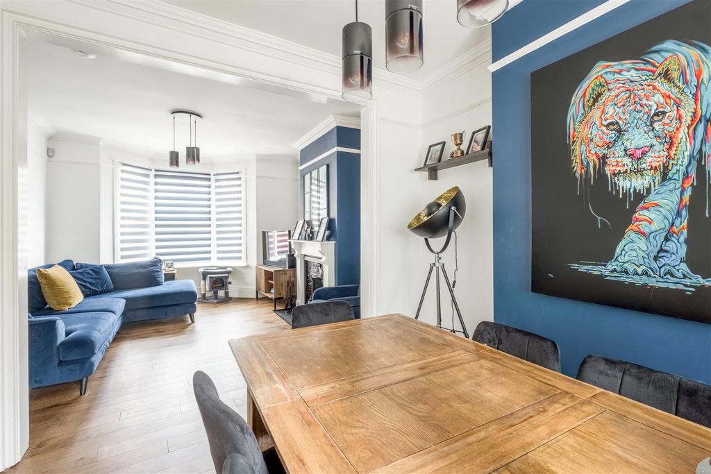 Property photo 2 of 26 Abinger Rd-8.Jpg