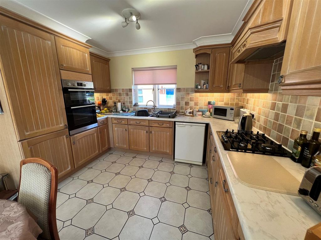 Property photo 3 of 13 Kitchen 2.Jpg