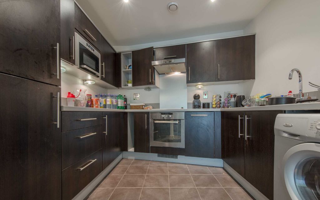 Property photo 3 of 6 Kitchen