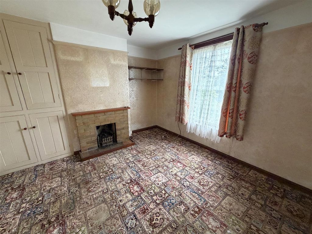 Property photo 2 of 11 Sittting Room