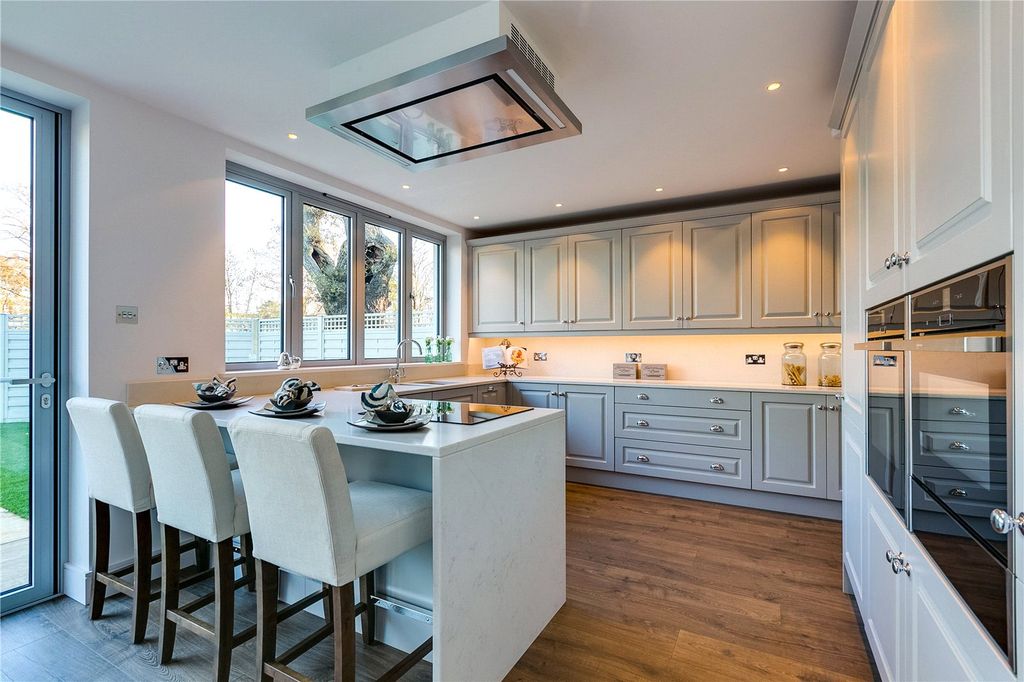 Property photo 3 of 24