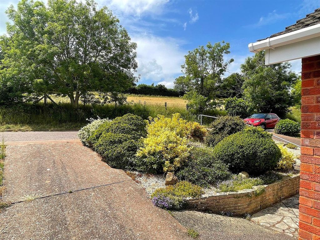 Property photo 3 of 27 Front Garden &amp; View