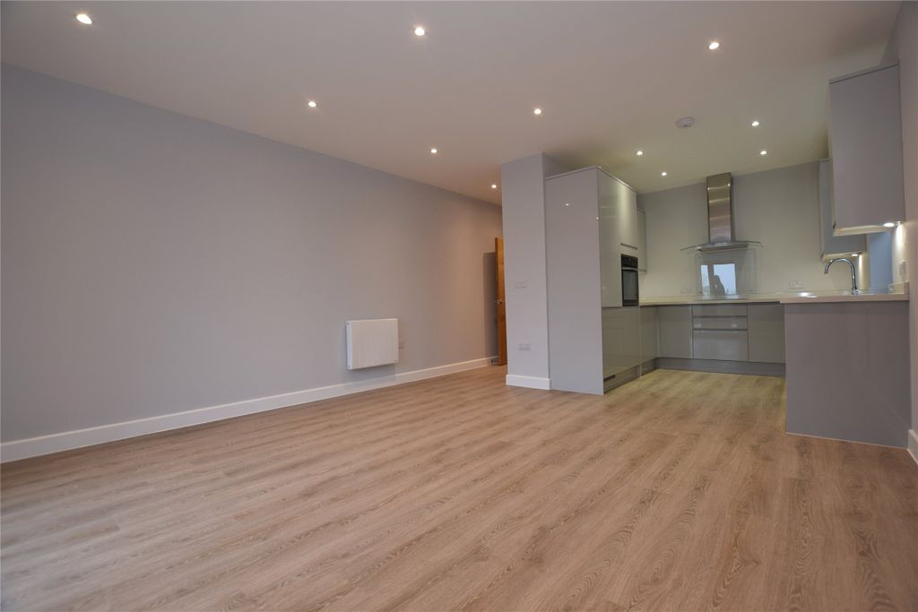 Property photo 2 of 7 Living Room/ Kitchen