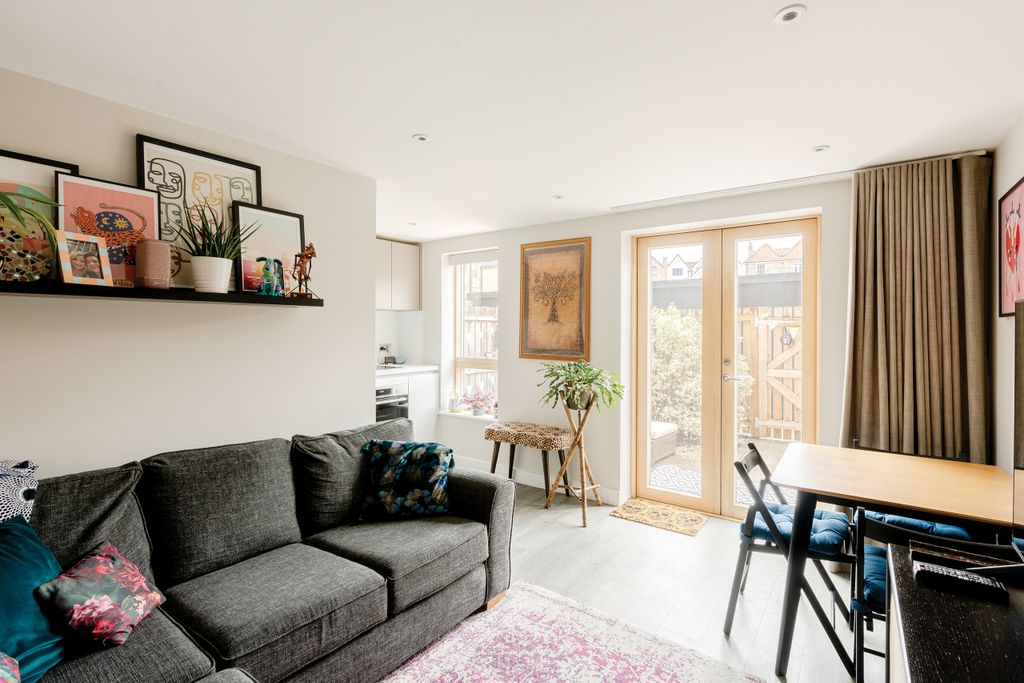 Property photo 3 of 15 Photo 2