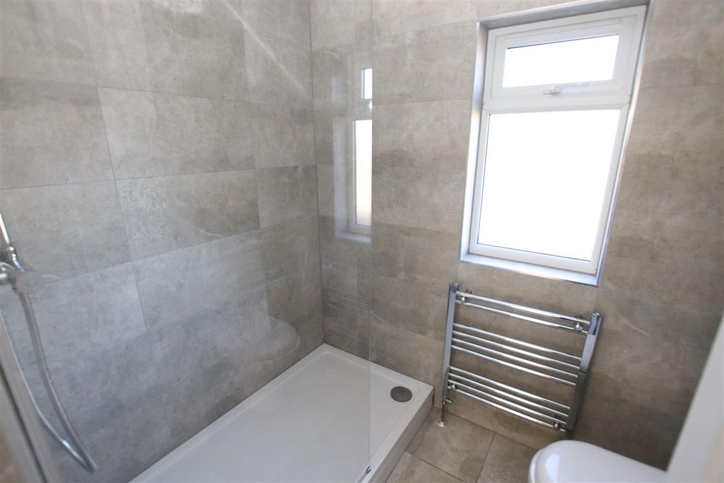 Property photo 3 of 8 Bathroom 2