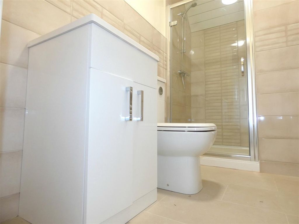 Property photo 3 of 6 Bathroom