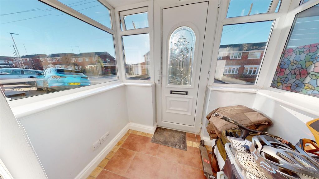 Property photo 2 of 15 Dearnham Avenue Porch
