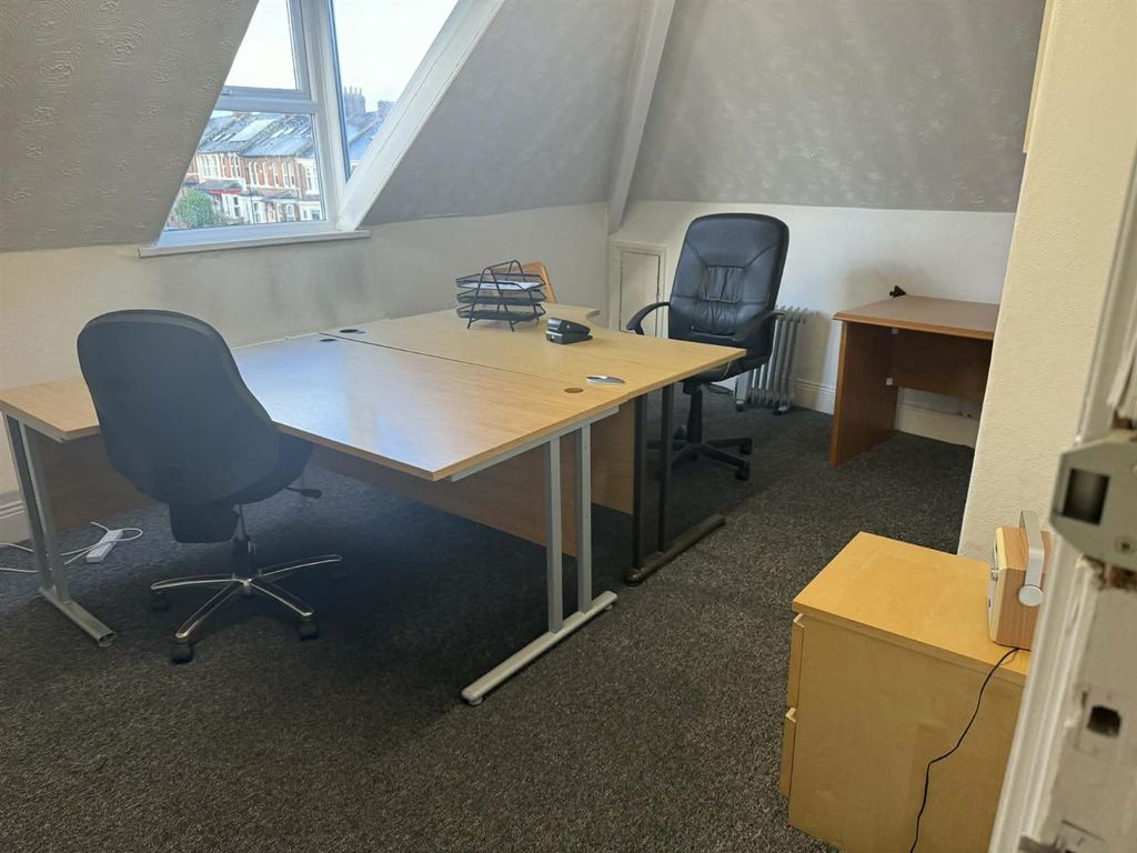 Property photo 1 of 5 55472c6B-d3E3-4Fbf-Bcfd-F792d6E7Fc88.Jpeg