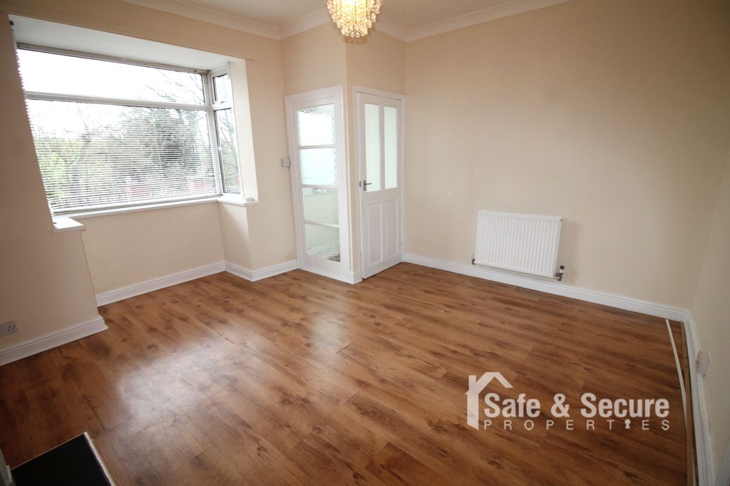 Property photo 2 of 14 Living Room (1)