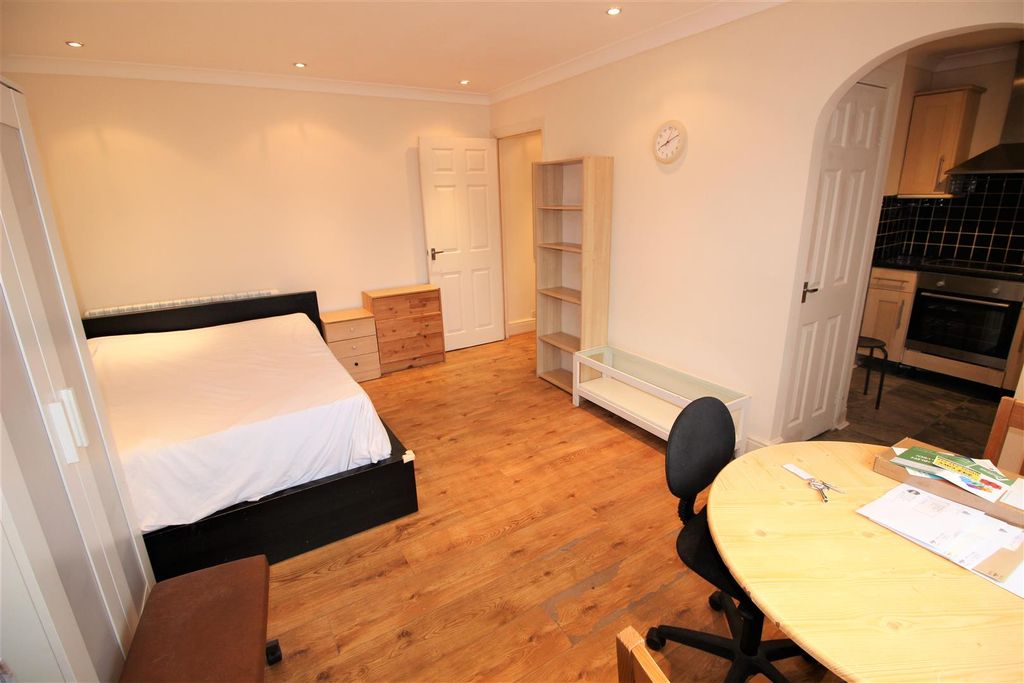 Property photo 3 of 6 98 N Studi.Jpg