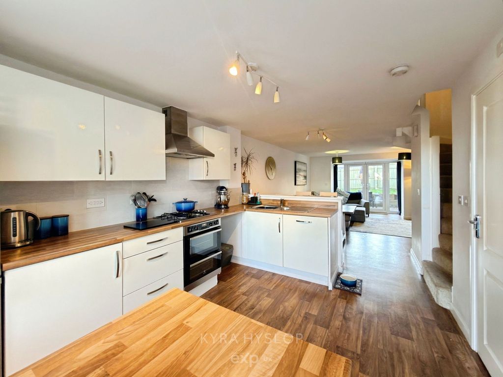 Property photo 2 of 20