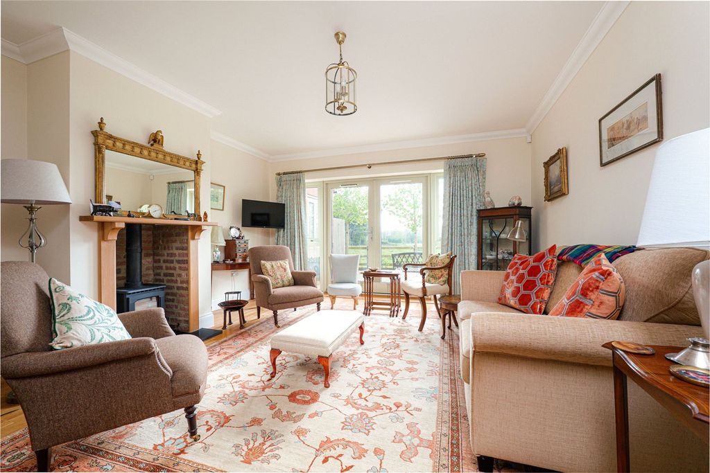 Property photo 2 of 16 Sitting Room
