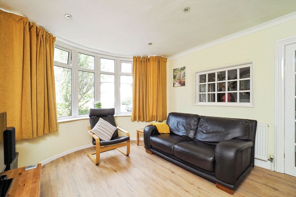 Property photo 2 of 21 Lounge