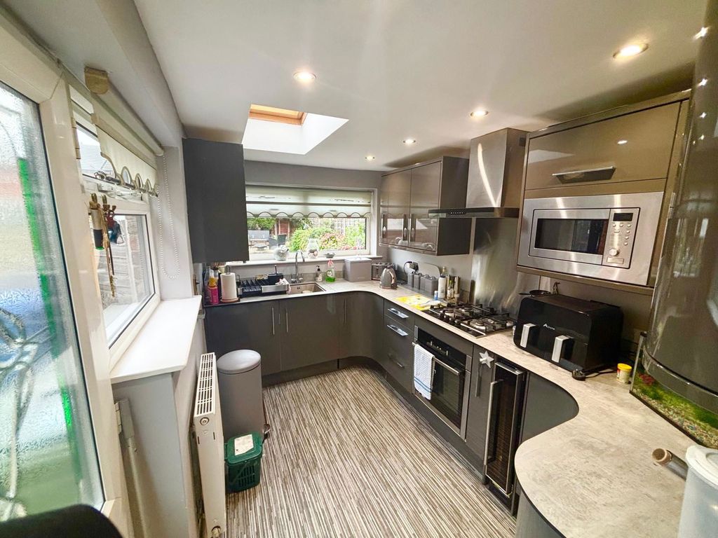 Property photo 2 of 31