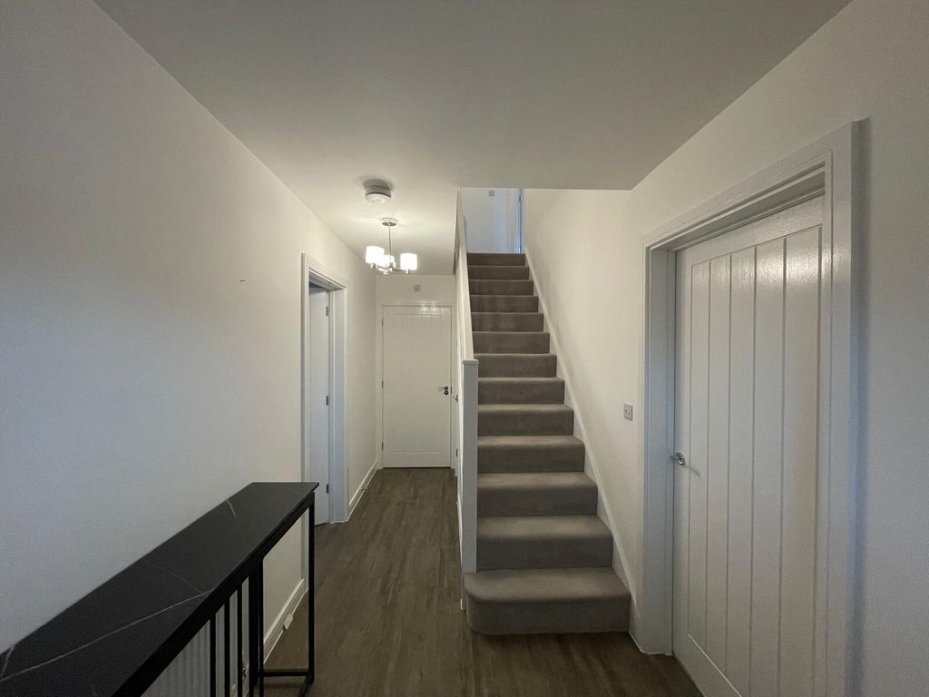 Property photo 3 of 10 Hallway