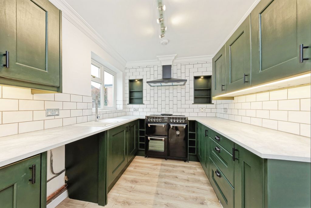 Property photo 2 of 18 Kitchen