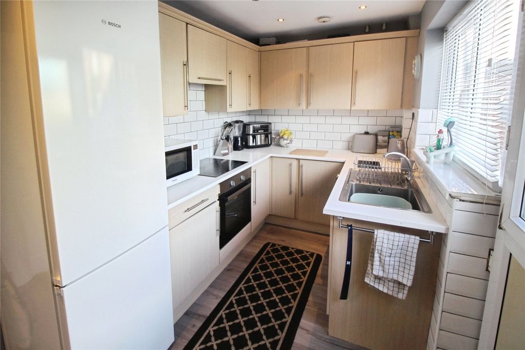 Property photo 3 of 9 Kitchen
