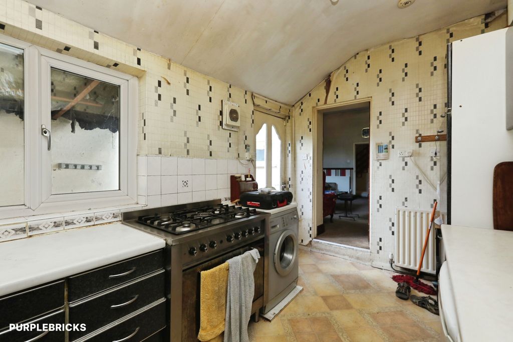 Property photo 3 of 32