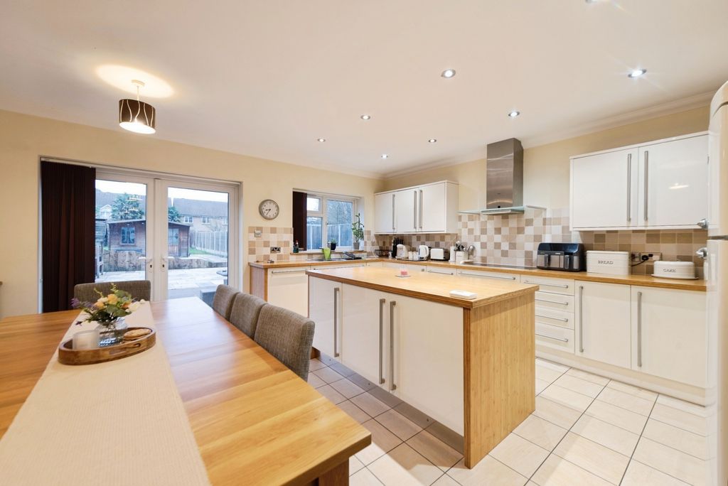 Property photo 2 of 19 Photo