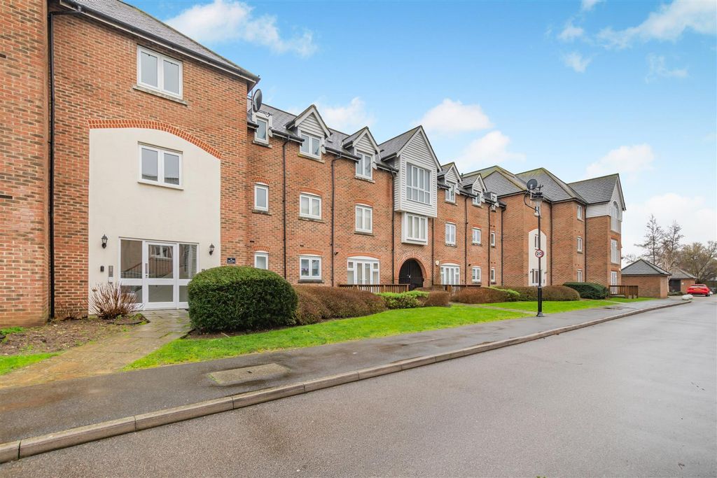 Property photo 1 of 17 8675961-Exterior08.Jpg