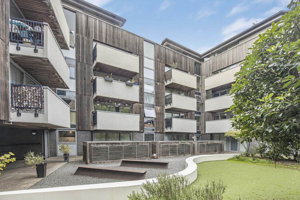 Property photo 3 of 18 Exterior