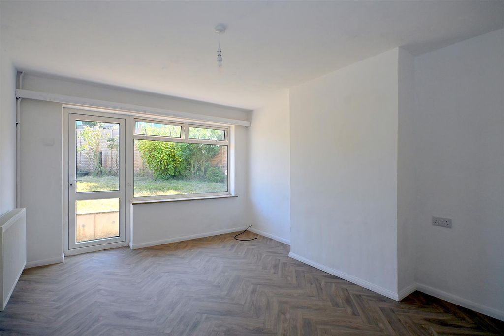 Property photo 2 of 10 Living Room