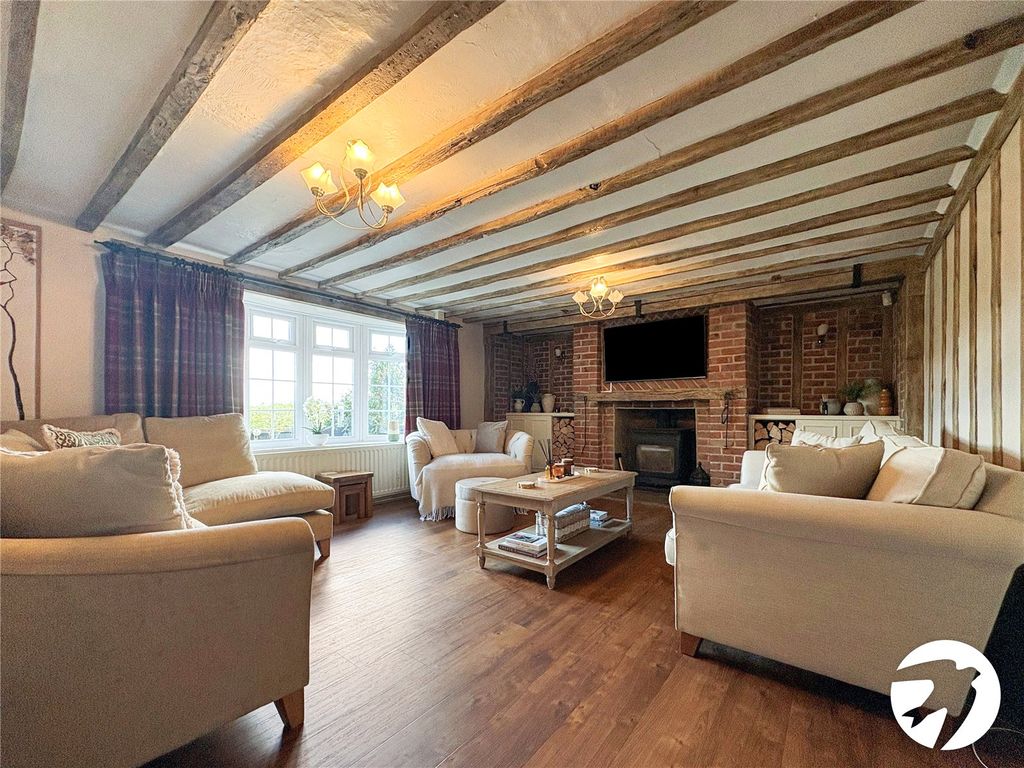 Property photo 2 of 18 Lounge