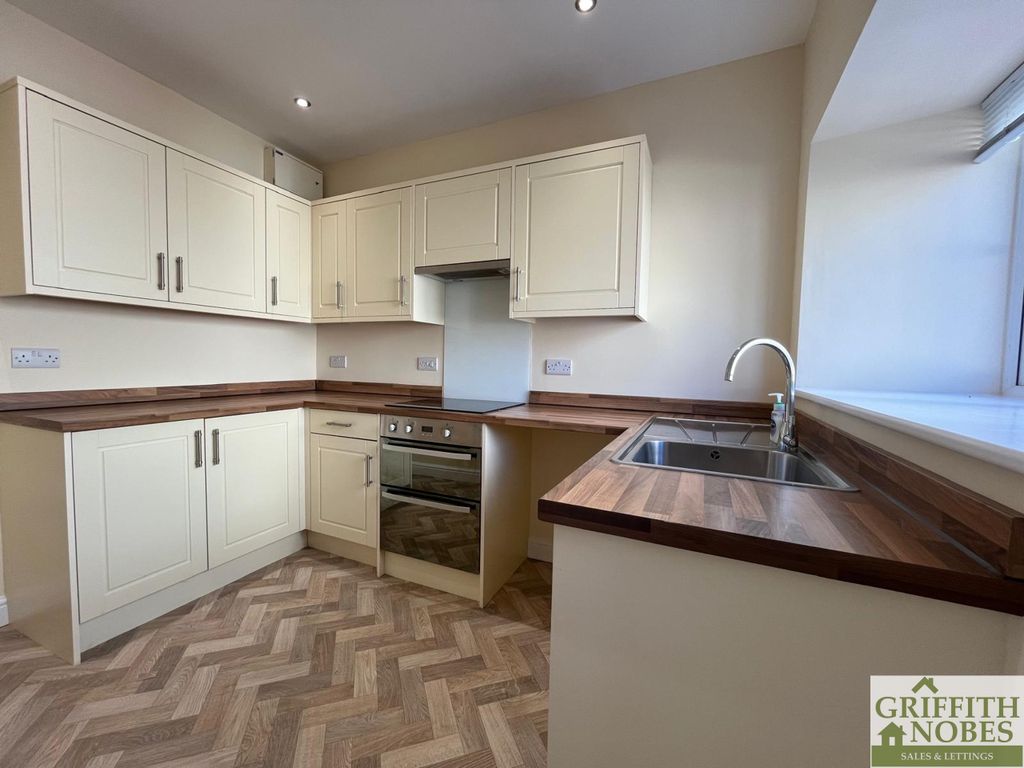 Property photo 2 of 14 Kitchen