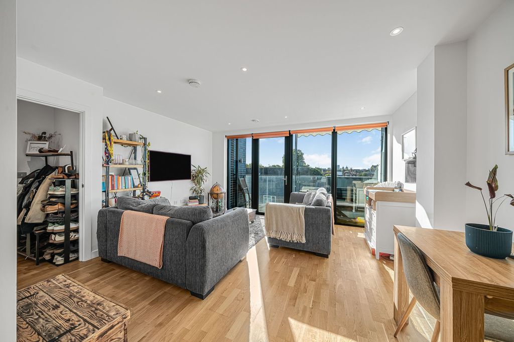 Property photo 3 of 21