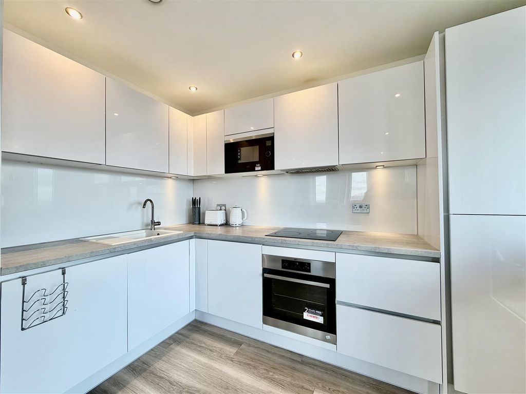 Property photo 1 of 9 Kitchen
